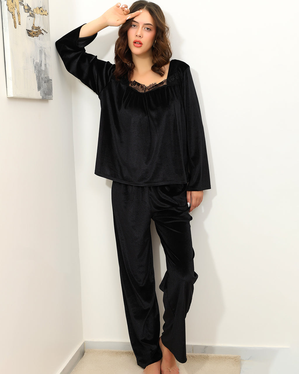 Black Lace-Trimmed Light Velvet Pajama